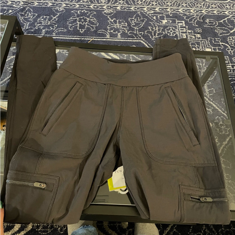 Athleta size 6 airport pants